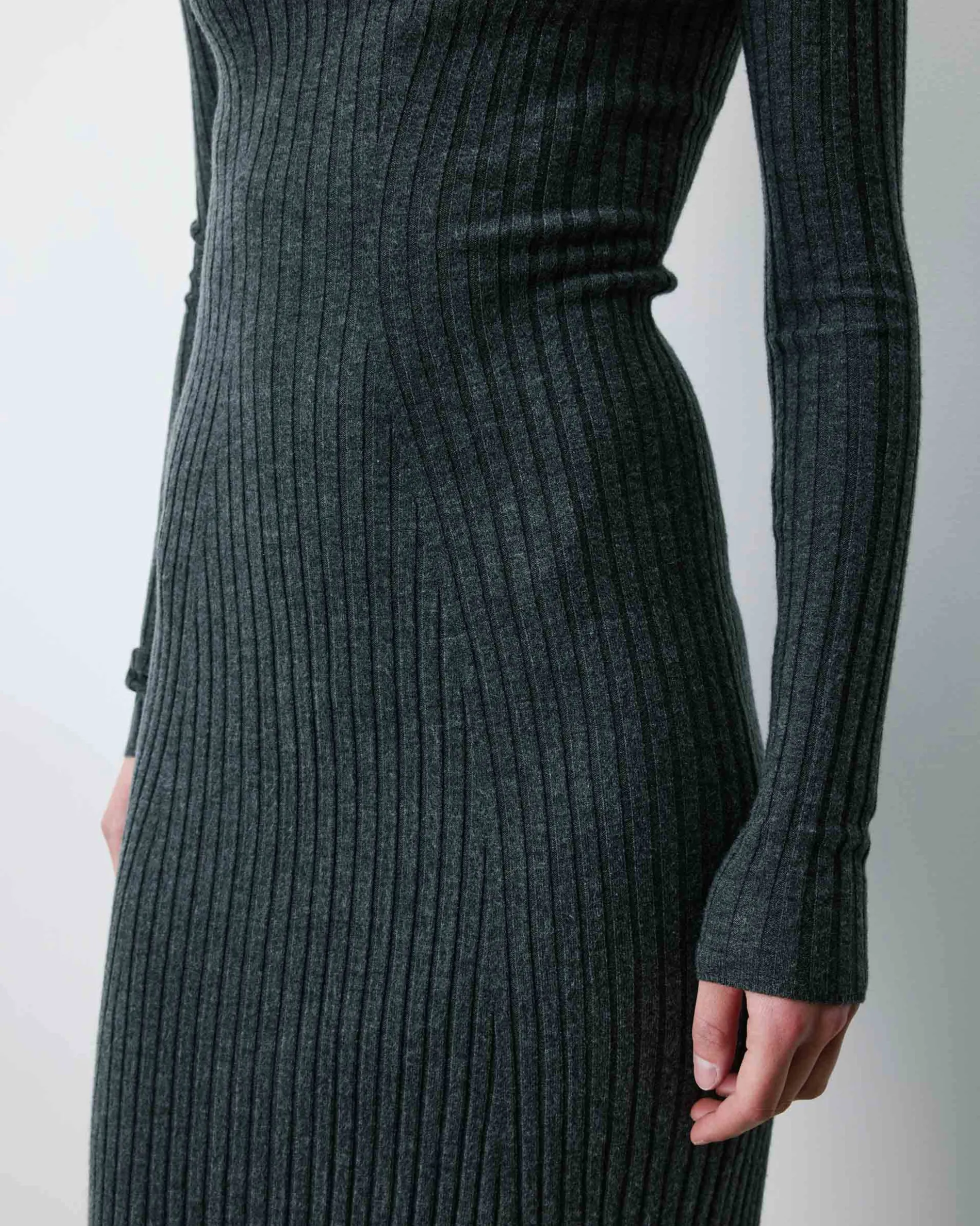 Robe pull longue col montant anthracite Alexandra