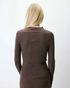 Robe pull longue col montant chocolat Alexandra