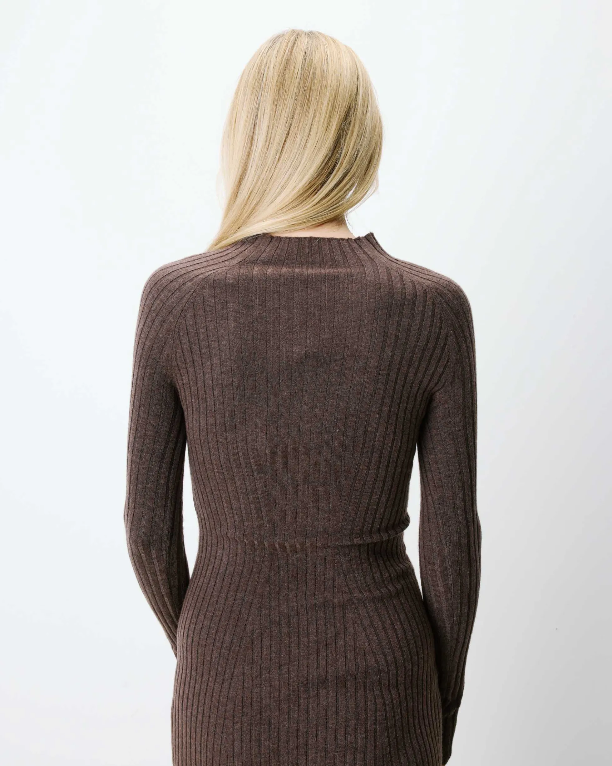 Robe pull longue col montant chocolat Alexandra