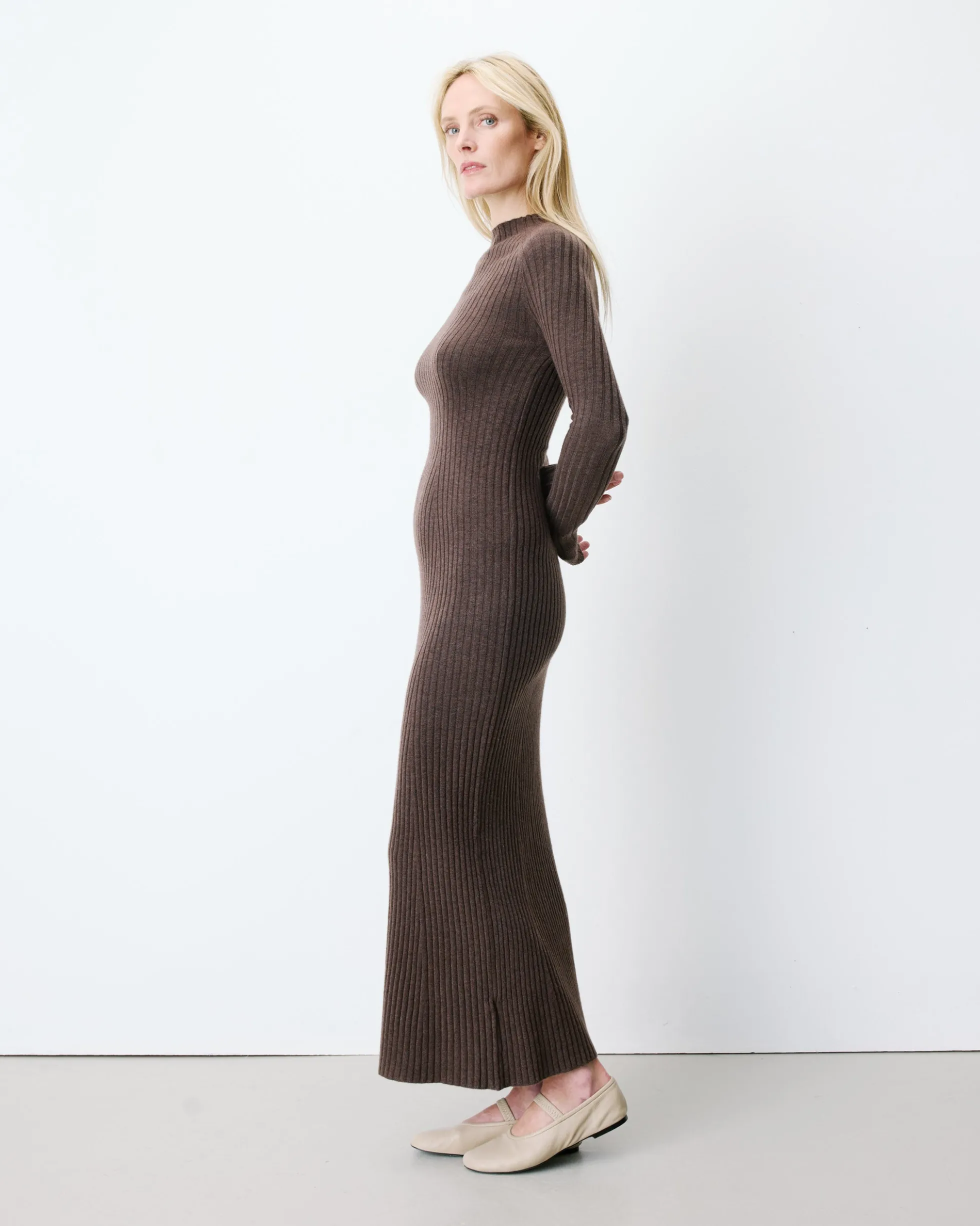 Robe pull longue col montant chocolat Alexandra