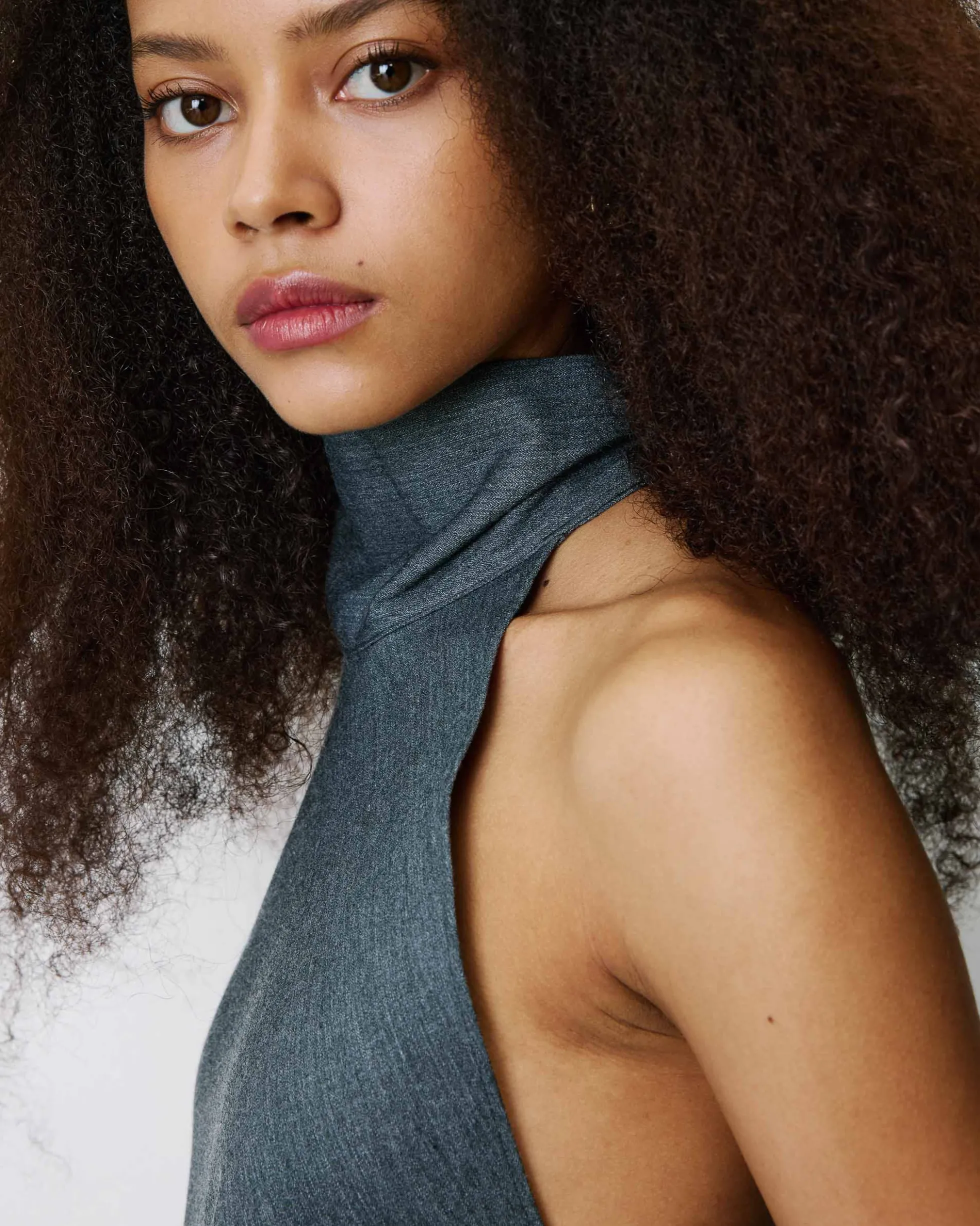 Top asymétrique fluide sans manches dos nu anthracite Binni