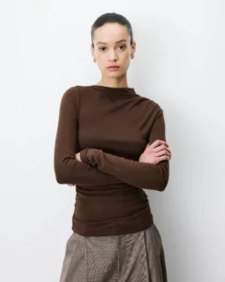 Top drapé asymétrique manches longues chocolat Aurygny