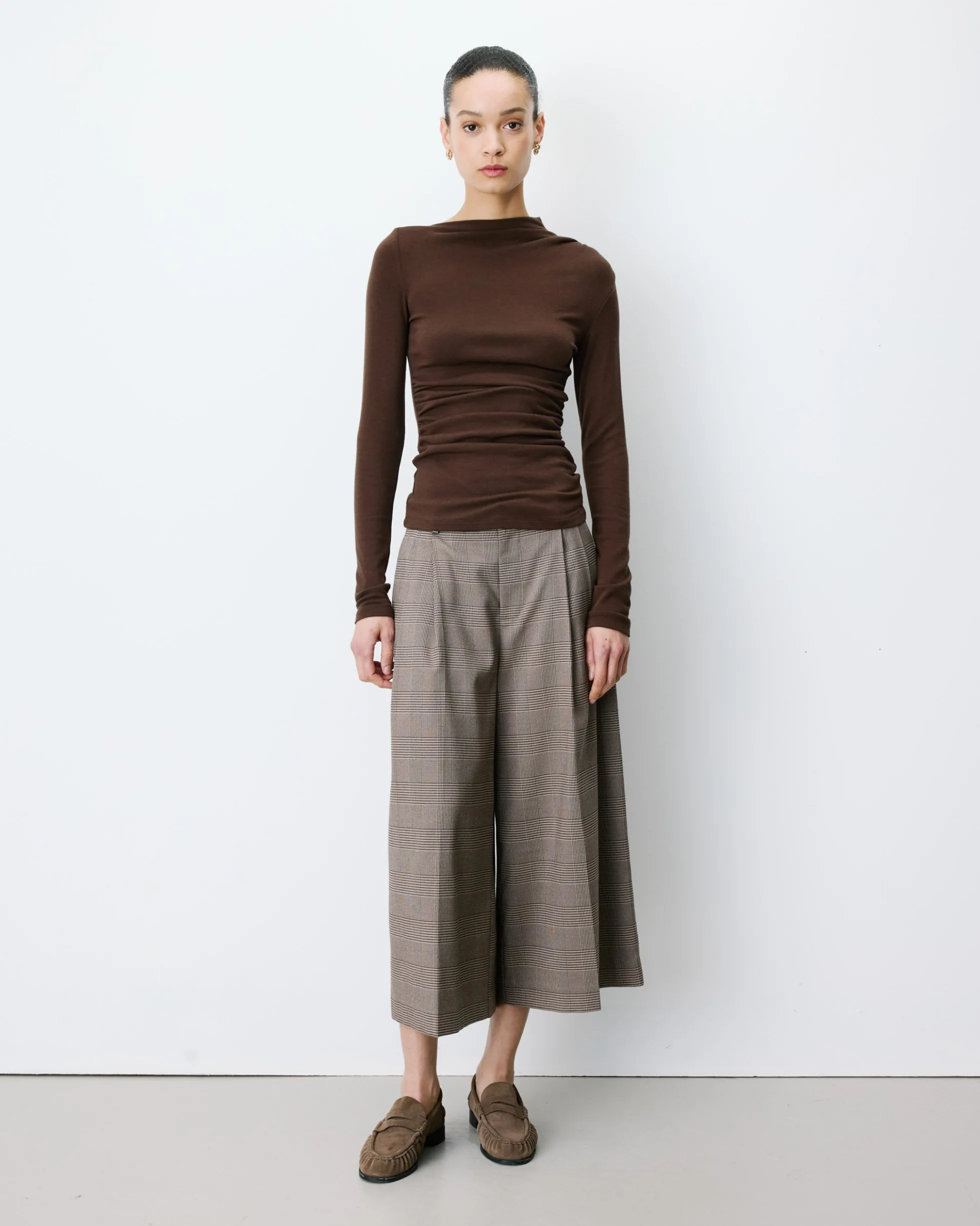 Top drapé asymétrique manches longues chocolat Aurygny