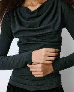 Top drapé manches longues col bénitier anthracite Biscotte