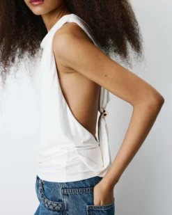 Top drapé sans manches à boucle dorée au dos ecru Bunny