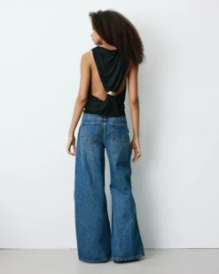 Top drapé sans manches à boucle dorée au dos noir Bunny