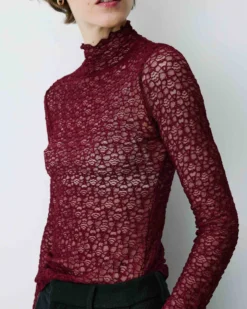 Top en dentelle ajusté manches longues cherry Blake