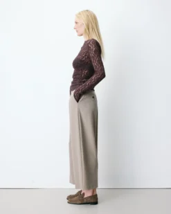 Top en dentelle drapé col bateau chocolat Avoine