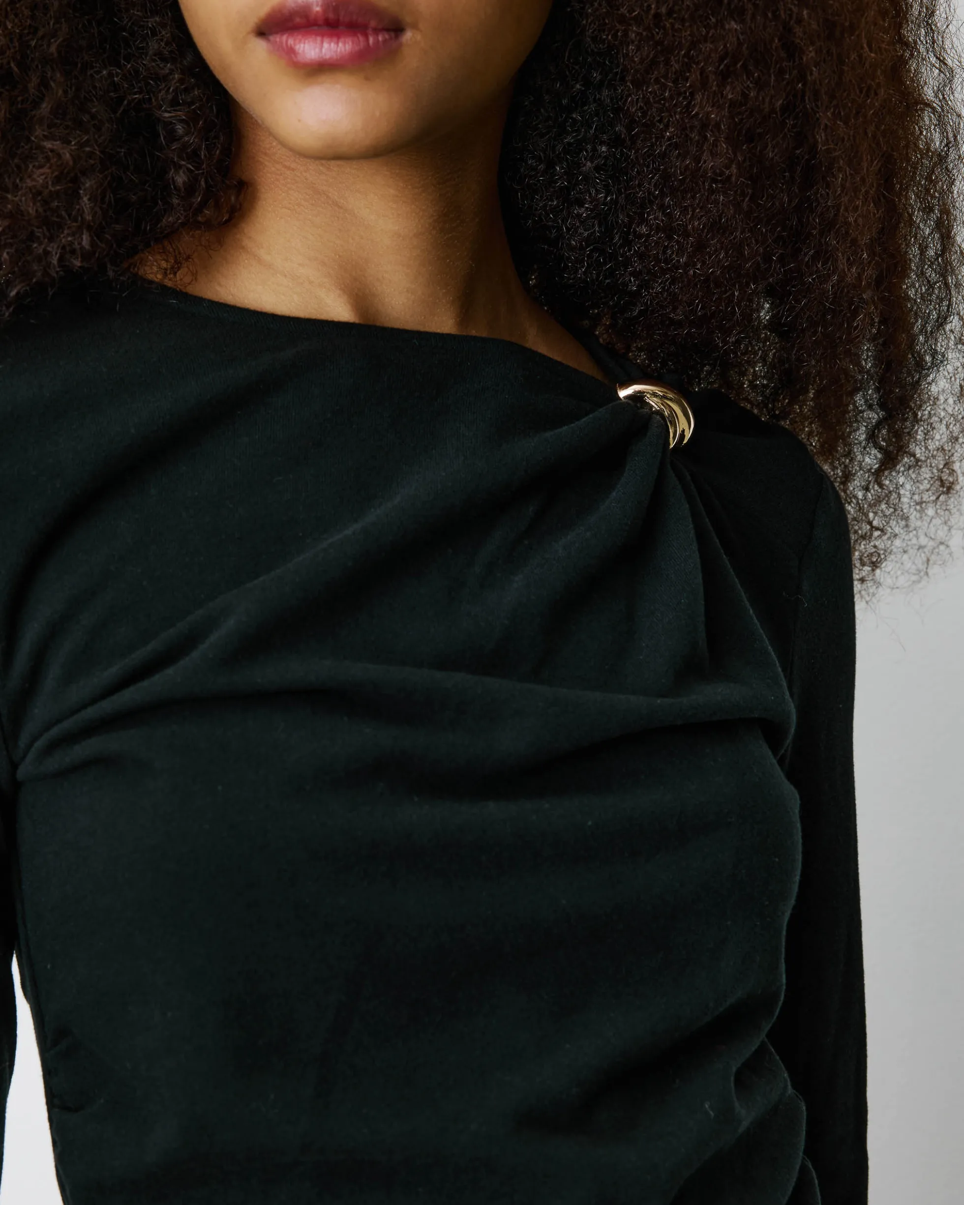 T-shirt drapé près du corps à boucle dorée noir Bijou