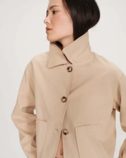 Veste courte en coton boutonnée à poches sable Veronica