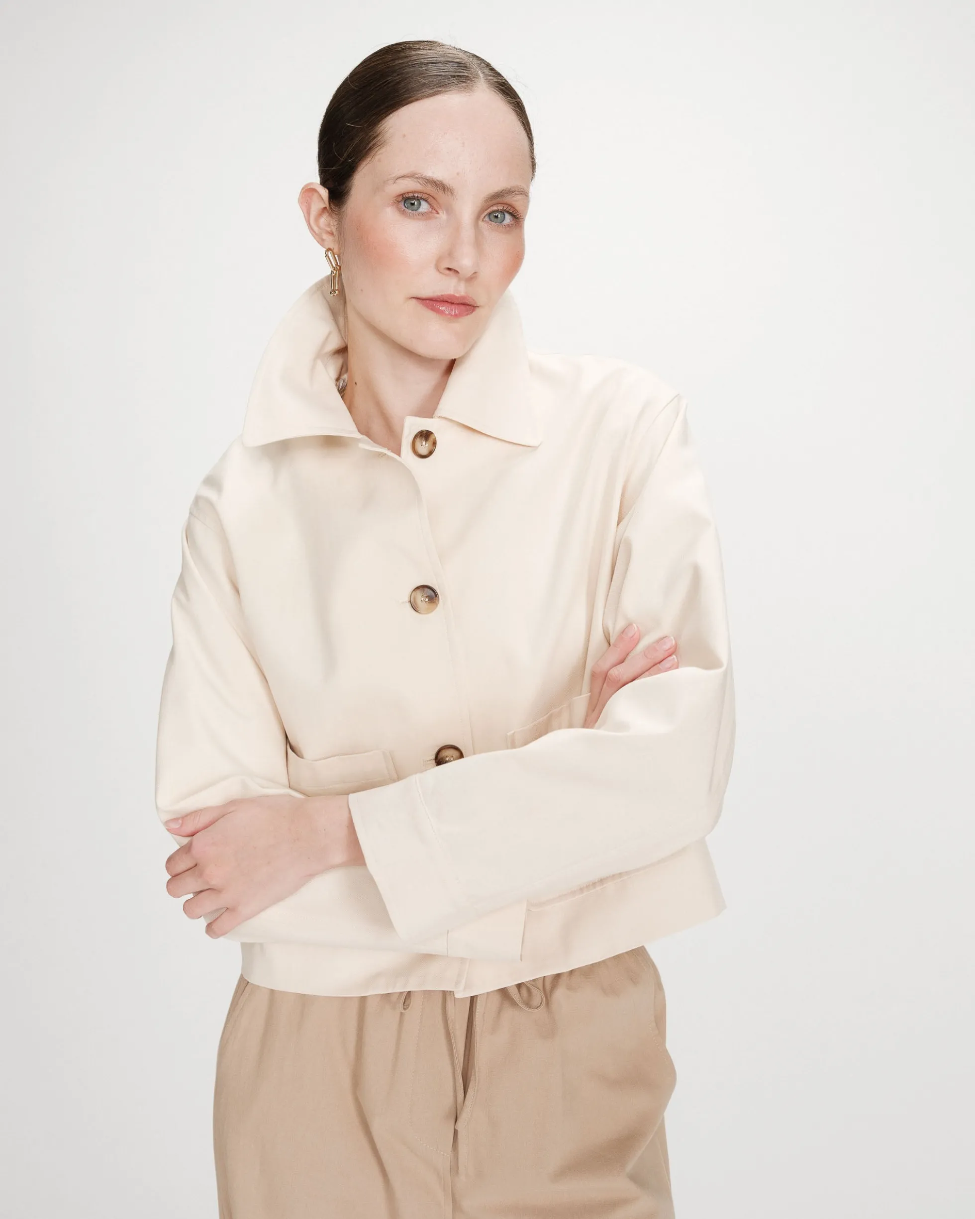 Veste courte en coton boutonnée à poches ecru Veronica