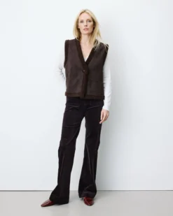 Veste sans manches en fausse shearling col V chocolat Anya