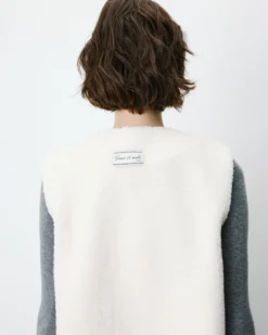 Veste sans manches en fausse shearling ecru Avery