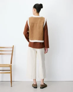 Veste sans manches en fausse shearling col V coffee Anya