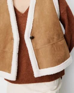 Veste sans manches en fausse shearling col V coffee Anya